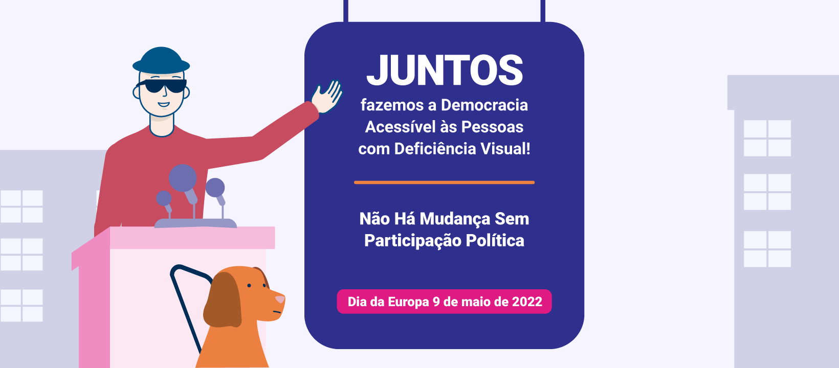 Político cego de pé atrás de um pódio com o seu cão guia. Ele aponta para um cartaz informativo com o texto: “Juntos fazemos a Democracia Acessível às Pessoas com Deficiência Visual! Não há Mudança sem Participação Política.Dia da Europa 9 de maio de 2022