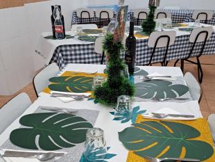 Arranjo da mesa para a festa de Passagem de Ano