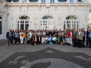 Fotografia de grupo com os representantes de todas as entidades envolvidas