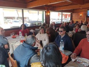 Participantes do almoço convívio, sentados, no restaurante "14"