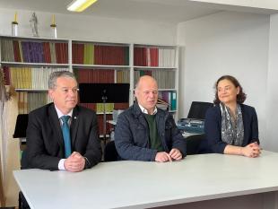 Da esquerda para a direita, Sérgio Rezendes, Vereador da Câmara Municipal de Ponta Delgada, Pedro Resendes, Presidente da Direção da Delegação dos Açores e Ana Margarida Furtado Silva, Vogal do Instituto da Segurança Social dos Açores (ISSA).