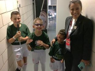 Henrique, Rodrigo e Eder com a apresentadora Rita Ferro Rodrigues.