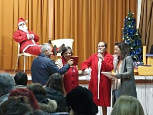 Paula Costa e Jaime Oliveira, Presidente e Tesoureiro, respetivamente, da Direção da Delegação do Porto, acompanhados pelas colaboradoras Anunciação Velho e Dulce Espincho, durante a festa de Natal.