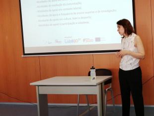 Ângela Santos, Psicóloga do CAVI Lisboa, durante a formação "Deficiência Visual e Assistência Pessoal", no CAVI Setúbal APPACDM 