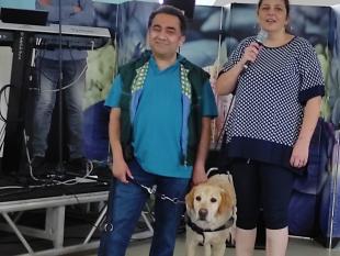 Liliana Vicente, Presidente da Direção da Delegação, e Carlos Gomes, Tesoureiro, com o seu cão-guia, Ary.