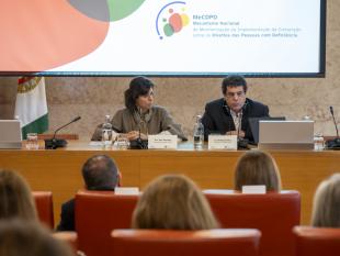 Rodrigo Santos e Vera Bonvalot, sentados, durante a apresentação do Balanço da Atividade do Me-CDPD