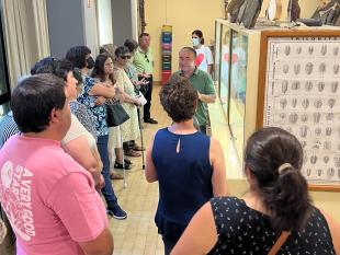 Grupo de participantes durante a visita guiada ao Museu de Geologia de Vila Real