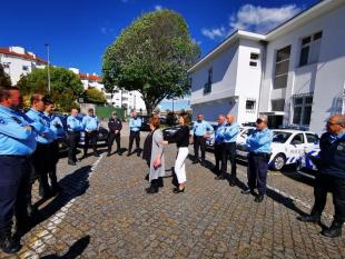 Fotografia tirada durante a ação de informação dinamizada pela nossa Delegação junto da PSP – Comando Distrital de Viana do Castelo onde é possível ver-se os participantes a aprender as técnicas de guia.