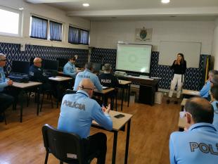 Fotografia tirada durante a ação de informação dinamizada pela nossa Delegação junto da PSP – Comando Distrital de Viana do Castelo.