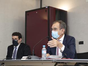 Presidente da ACAPO, Rodrigo Santos e o Provedor da SCML, Edmundo Martinho no decorrer da reunião.