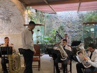 Fotografia da Banda Militar dos Açores durante uma atuação no Museu.