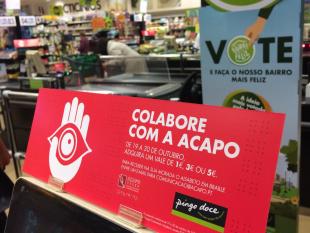 Caixa de pagamento da loja Pingo Doce onde é possível ver-se a publicidade alusiva à campanha de angariação de fundos a favor da ACAPO.
